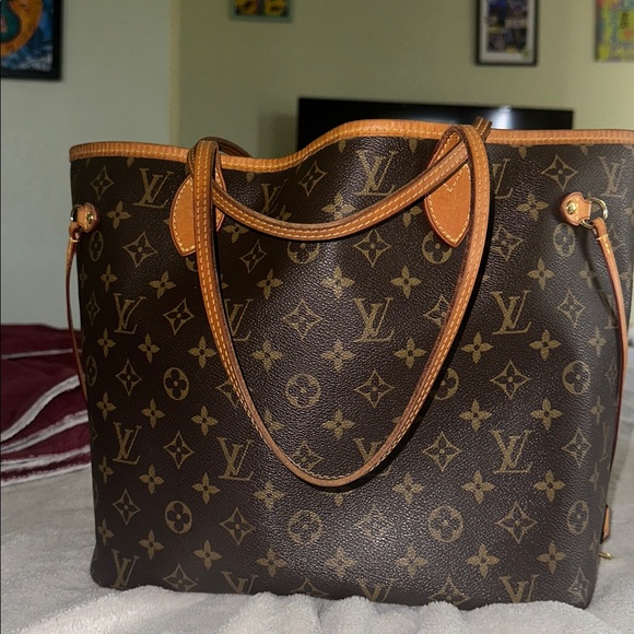 Authentic Neverfull MM Louis Vuitton Tote - Picture 12 of 15